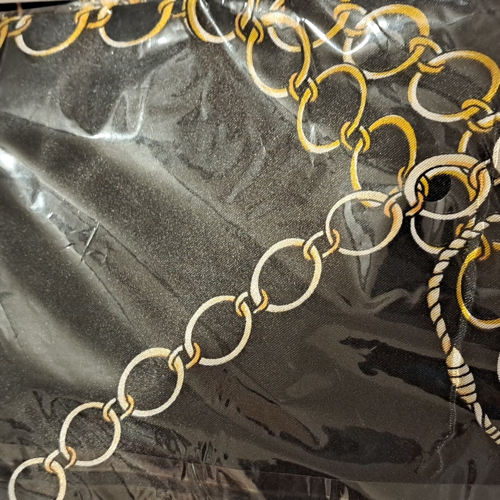 Scarf Square Black and Gold Chain Pattern 35.43 in - Picture 4 of 4